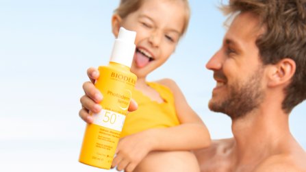 Children and men with the Spray SPF50+ compatible for adults and children
